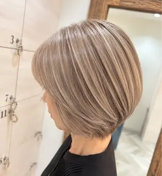 ショート カラー 深谷 真見のヘアスタイル