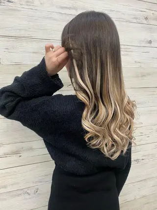 ミディアム カラー ヘアアレンジ アイブロウ LAVENDIA 初音のヘアスタイル