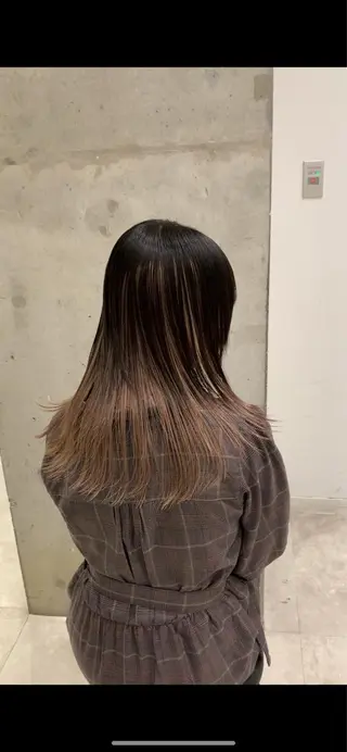 セミロング カラー れい🫧 ハイトーン特化のヘアスタイル