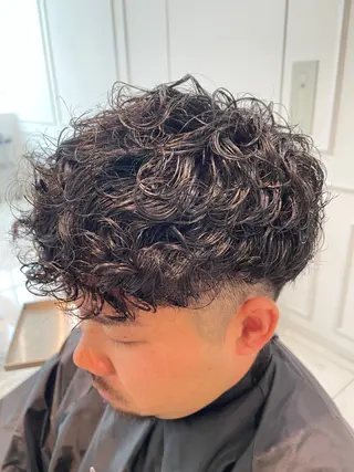 メンズ 女性モデル募集中‼️ メンズパーマ片岡優介のヘアスタイル