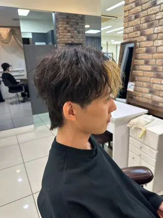 メンズ メンズ特化シャドウパ ーマラウンドマッシュのヘアスタイル
