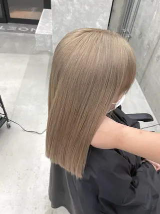 ミディアム カラー 岡留 愛美のヘアスタイル