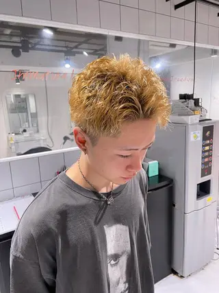 ショート カラー パーマ ヘアアレンジ メンズ アイブロウ スパイキー/フェザー /波巻き/かいとのヘアスタイル