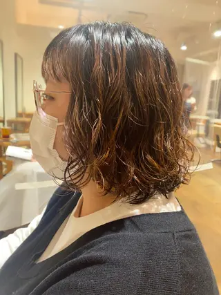ミディアム パーマ BELLA阿部野 TOMOMIのヘアスタイル