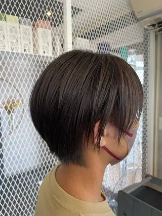 ショート カラー 手塚 由佳のヘアスタイル