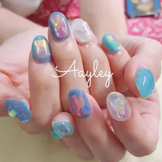 ミディアム カラー ネイル Aayley アイリ―サロンのネイルデザイン