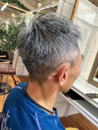 ショート 腰越 麻奈のヘアスタイル