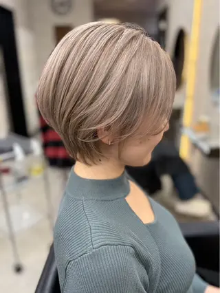 ショート カラー 木崎 翼のヘアスタイル