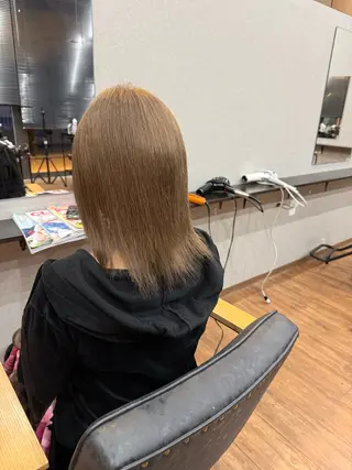 セミロング カラー 鵜飼 真伍のヘアスタイル