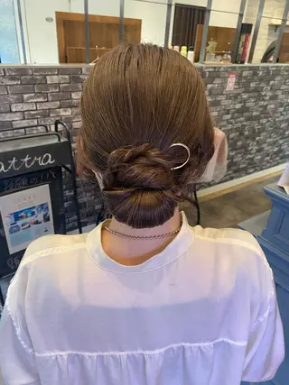 セミロング ヘアアレンジ 新谷 桃子のヘアスタイル