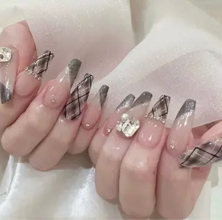ネイル &ME ネイルサロンのネイルデザイン