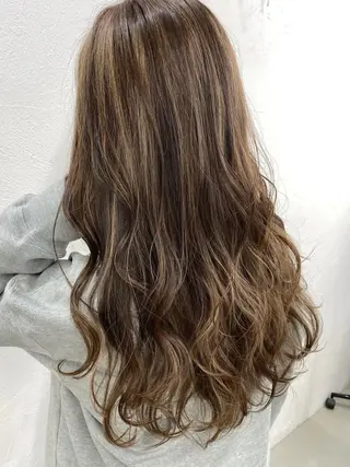ロング カラー Luana.所属・☀️東京→岡崎☀️ ハイライト青山彪雅のヘアスタイル