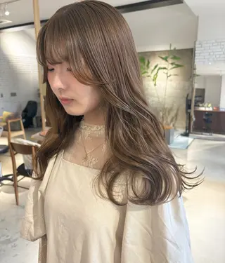 ロング Yui⭐️ 透け感カラーのヘアスタイル