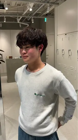 カラー メンズ 塔尾 真那のヘアスタイル