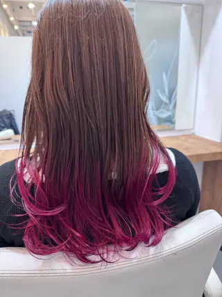 カラー 秋山 俊のヘアスタイル