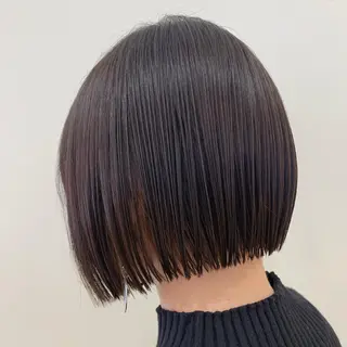 ショート カラー ぱつっとボブ/ 小野あかねのヘアスタイル
