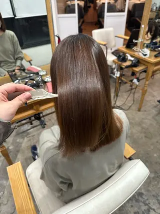 ミディアム タマシロカリン 艶カラー/レイヤーのヘアスタイル