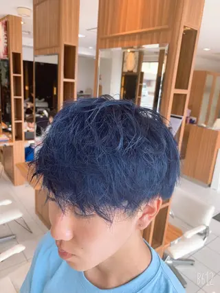 ショート カラー パーマ メンズ 白髪ぼかしハイライト 柳川拓哉のヘアスタイル