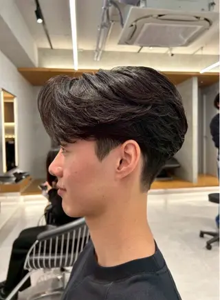 パーマ メンズ 圧倒的 毛流れ センターパートのヘアスタイル