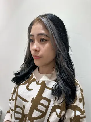 ロング カラー タイトボブ個性派カラ ーAKANEのヘアスタイル