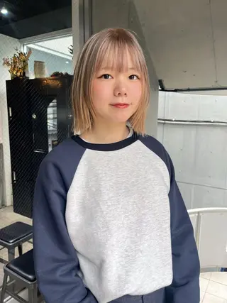 ショート カラー ミルクティーベージュ ブリーチ 店長 清水のヘアスタイル