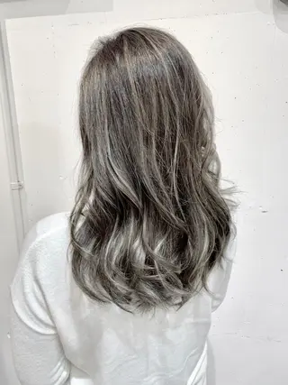 セミロング カラー Akua【代表】 Kazumaのヘアスタイル