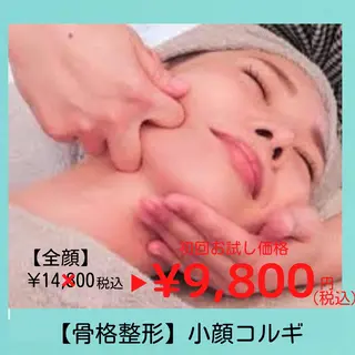 E LINDAのネイルデザイン