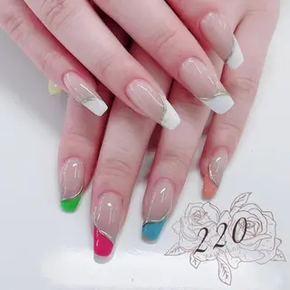 ミディアム ネイル nailsalon 220momokaのネイルデザイン