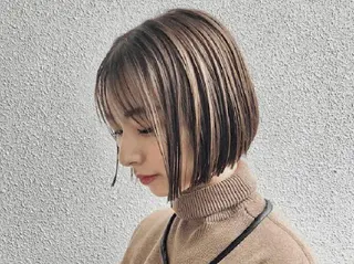 ミディアム レイヤー 艶々カラーのヘアスタイル