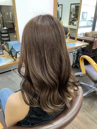 ミディアム 横浜🦋ハイトーン 🫐シャドウルーツのヘアスタイル