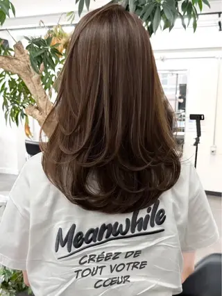セミロング カラー 新實 ゆりあのヘアスタイル