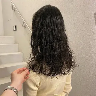 ロング パーマ 透明感カラー 🦙なりたりみのヘアスタイル