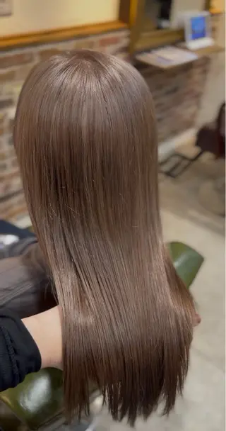 ロング 飯星慧斗 /ブリーチ、縮毛矯正のヘアスタイル