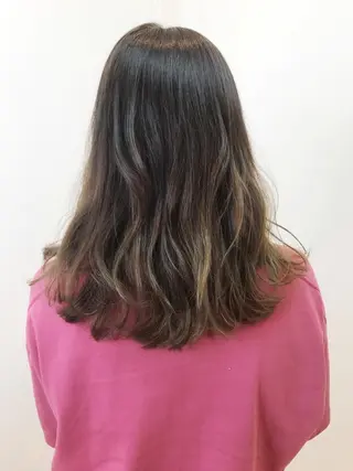 セミロング カラー 湯浅 了一のヘアスタイル