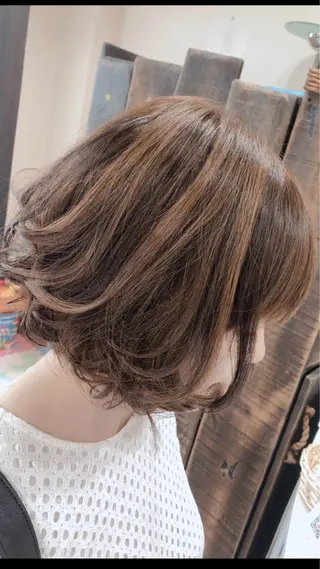 ミディアム 岩尾 志保のヘアスタイル