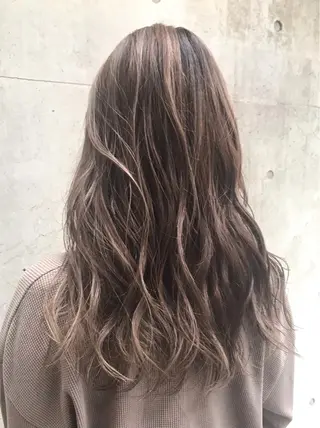 セミロング カラー AKI アキのヘアスタイル
