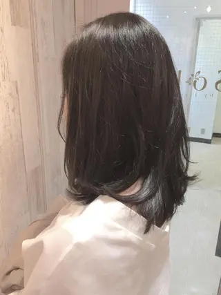 ミディアム カラー クボキ サヤのヘアスタイル