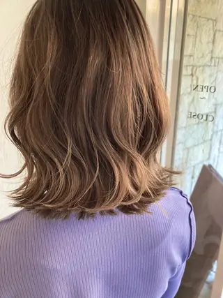 カラー 井上 歩美のヘアスタイル