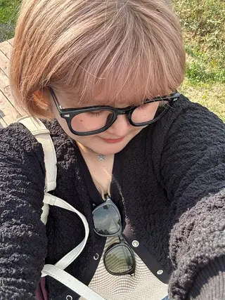 カラー 伊藤 麻菜実のヘアスタイル