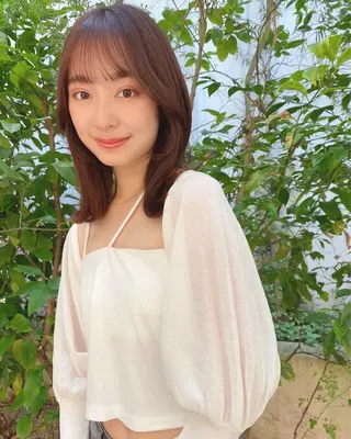 ミディアム ナガイ アヤのヘアスタイル