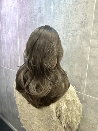 セミロング カラー 顔まわりの神様✨ 透明感カラー藤嶋秀幸のヘアスタイル