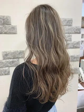 ロング カラー 薄田 珠美のヘアスタイル