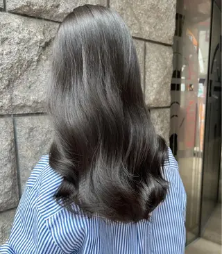 セミロング カラー 🌟小顔レイヤー× 赤み消し透明感カラーのヘアスタイル