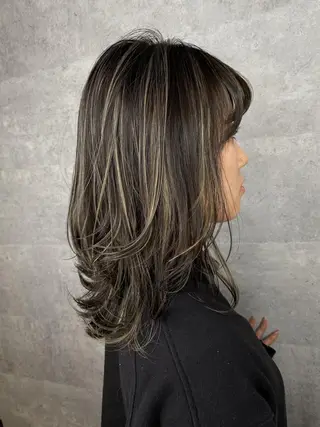 セミロング カラー _WHITE 天王寺のヘアスタイル