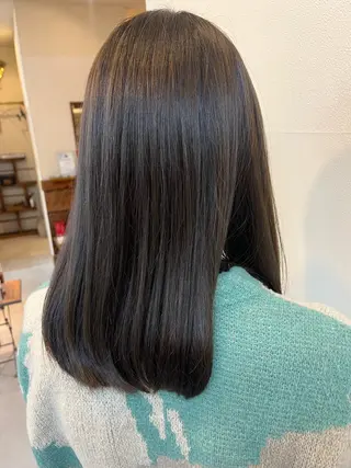 カラー 岡部 夏生のヘアスタイル