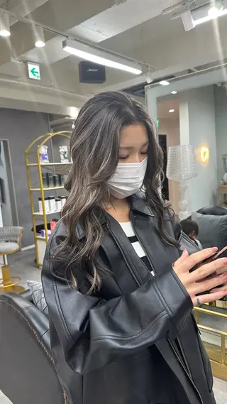 ロング 韓国風 白髪ぼかし NAOTOのヘアスタイル