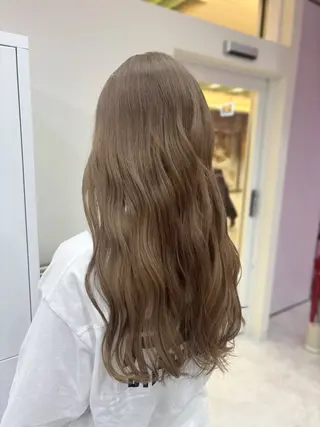 ロング カラー 伊藤 綾のヘアスタイル