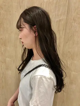 ロング カラー 岩田 萌那のヘアスタイル