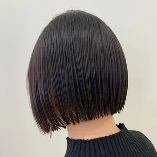 ショート カラー ぱつっとボブ/ 小野あかねのヘアスタイル