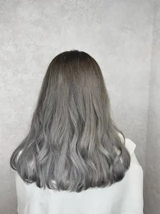 セミロング 峯尾 穂専のヘアスタイル